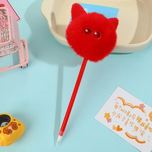 Penna a sfera rossa con pompon di pelliccia, occhi di paillettes e orecchie da gatto