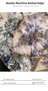 Détail d'un foulard en polyester de 90 cm avec imprimé Toile de Jouy et bords roulottés