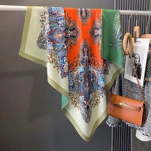 Carré de soie élégant à motif paisley orange et bleu marine pour accessoire de mode