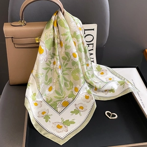 Square Satin Scarf 100 Percent Mulberry Satin Daisy Floral Print Vintage Elegant Neck Scarf Women Lightweight Wrap