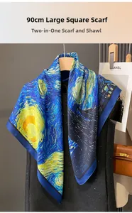 Détail d'un carré de soie 90cm avec imprimé La Nuit Étoilée de Van Gogh et motifs bleus