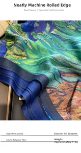Détail des bords roulottés et de l'imprimé Iris de Van Gogh sur le foulard en soie