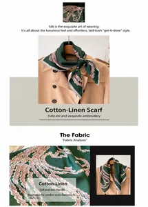 Dettaglio di un foulard quadrato verde scuro con ricamo di cavallo e catena in cotone lino