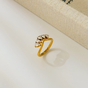 Close-up of 18K gold V-shaped ring with five pear-cut zircons in a fanned setting