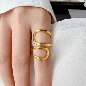 Minimalist 18K gold plated wavy open ring with elegant curved streamline design