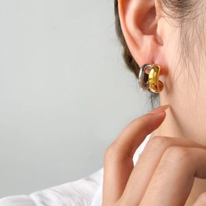 Boucles d'oreilles créoles en forme de C bicolores polies avec finition or 18K et argent