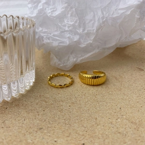Two-piece gold olive leaf rings set with twisted rope band and vertical groove cigar ring