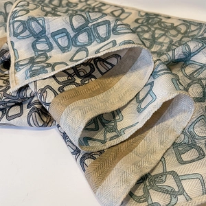 Elegant geometric print scarf in cotton linen blend with blue chain patterns and beige base