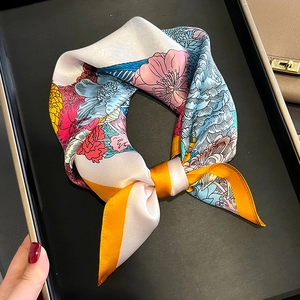 Foulard Carré En Satin De Mûrier À Imprimé Fleuri Rétro Motif Cheval Bordure Contrastée Accessoire Élégant Pour Femme