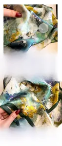 Détail d'un foulard en soie montrant le tissu imprimé et les bords finement surjetés