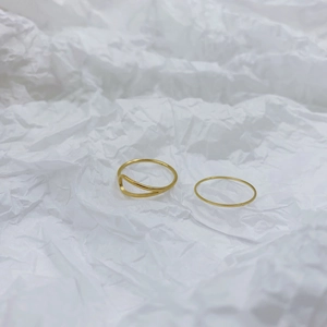 Minimalist gold minimalist knuckle ring set featuring a thin band and geometric cutouts