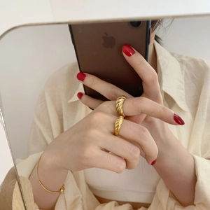 Bague Croissant Acier Titane Plaqué Or Épaisse Torsadée Spirale Anneau Minimaliste Français Rétro Bijoux Pour Femmes Hommes