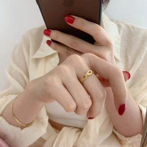Bague chaîne creuse dorée pour femme au style minimaliste et maille ajourée