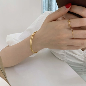 Minimalist gold heartbeat wave ring and slim bangle set for daily stylish women's wear