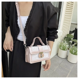 Detail of pink vintage crossbody bag with geometric texture and metal twist lock closure