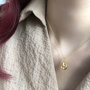 Collier Pendentif Goutte Deau Acier Titane Plaqué Or Texture Irréguilière De Lave Métal Liquide Style Ins Minimaliste Pour Femmes