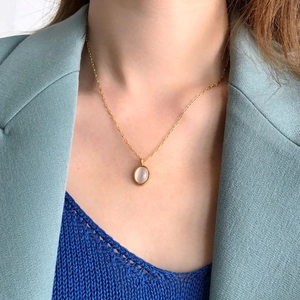 Vintage gold oval pendant necklace with translucent gemstone for minimalist women style