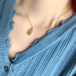 Collier Pendentif Plaque Carrée Minimaliste Acier Titane Or Caractère Chinois Bénédiction Bijoux Pour Femmes