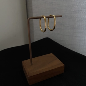 Minimalist vintage oval gold hoop earrings with polished geometric metal design