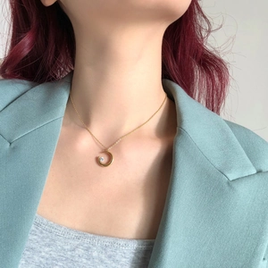 Minimalist Crescent Moon Pendant Necklace With Inlaid Zircon Titanium Steel Gold Plated Retro Clavicle Chain For Women