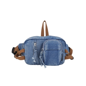 Retro-Brusttasche aus gewaschenem Denim mit verstellbarem braunem Gurt und Taschen