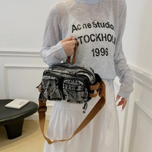Sac bandoulière vintage en denim délavé à l'acide avec sangle marron pour femme
