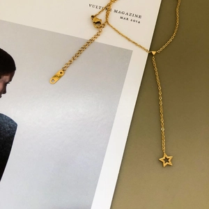 Collier en Y doré minimaliste avec pendentif étoile de mer et gravure K18