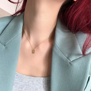 Minimalistische Edelstahl Good Luck Rechteckige Anhänger Halskette Für Damen 14K Vergoldet Winzige Charm Schlüsselbeinkette Schmuck