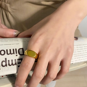 Minimalistische Goldene Edelstahl Siegelring Für Frauen Polierte Geometrische Unregelmäßige Facette Breite Band Schmuck