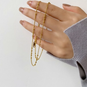 Collier ras de cou minimaliste perlé plaqué or avec gravure K18 sur chaîne fine