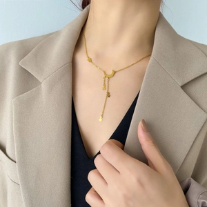 Collier Pendentif Lune Et Étoile Élégant Acier Titane Couleur Or Gland Forme Y Bijoux Pour Femmes Style Doux