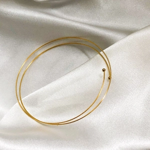 Minimalist double layer golden wire open choker necklace with sleek metal ball ends