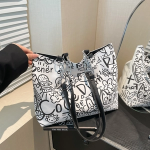 Graffiti Canvas Tote Bag For Women Large Capacity Shoulder Handbag With Metal Chain And Plush Charm Retro Street Style