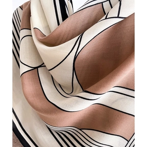 Striped striped geometric silk scarf with elegant beige and camel tones for women