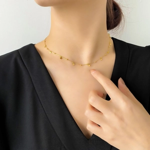 Elegant 18k gold plated titanium steel necklace with small round sequins on model