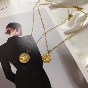 Set di collane retrò in oro con ciondoli a moneta leone e angelo per donna stile a strati
