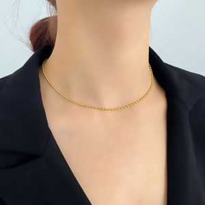 Collana girocollo minimalista placcata in oro con catena a sfere per donna