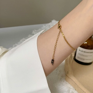 Detail of 18K gold-plated double-layer snake chain bracelet with adjustable clasp