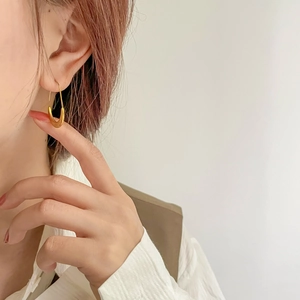 French style gold U-shaped oval hoop earrings for women with minimalist metal finish