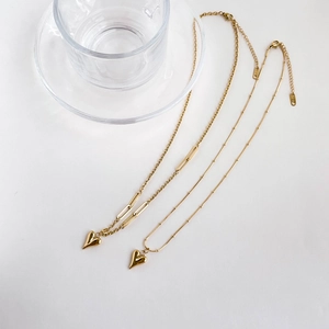 Minimalistische 18K Gold Herzanhänger Halskette mit eleganter Kette und Politur