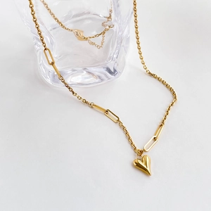 Minimalistische 18K Gold Herzanhänger-Halskette mit gemischtem Gliederketten-Design