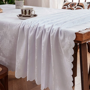 White European damask floral jacquard tablecloth with scalloped edges for home dining decoration