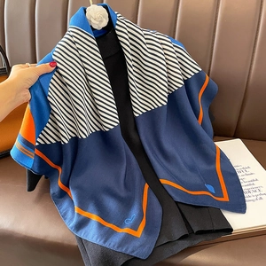 Eleganter Modischer Quadratischer Schal Geometrischer Farblock Gestreifter Polyester Satinnähnlicher Wickel