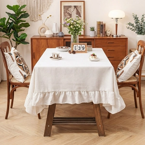 Elegante tovaglia in lino beige con bordo a balze per tavoli rettangolari