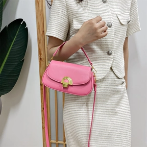 Sacoche selle rétro rose avec fermoir fer à cheval doré et bandoulière réglable femme