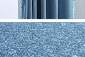 Detailansicht von marineblauem Vorhangstoff mit Textur und passender Pompon-Verzierung