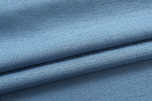 Detailaufnahme von dunkelhimmelblauem Leinenstoff mit strukturierter Krepp-Optik
