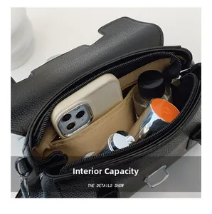 Vue rapprochée du compartiment intérieur spacieux avec une poche zippée pour les accessoires