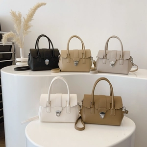 Sacs Boston à motif litchi en cinq couleurs avec boucles argentées et poignées