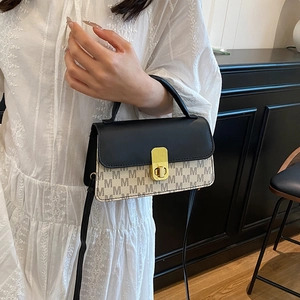 Sac à bandoulière chic avec imprimé lettre M et fermoir en métal doré pour femme